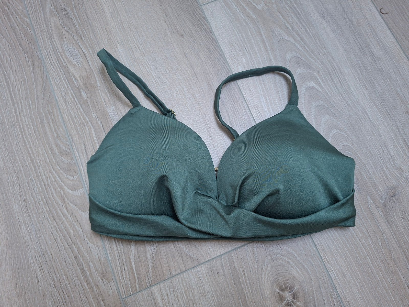 Groene bikini top H&M - maat 38, Kleding | Dames, H&M, Ophalen of Verzenden, Bikini, Gedragen