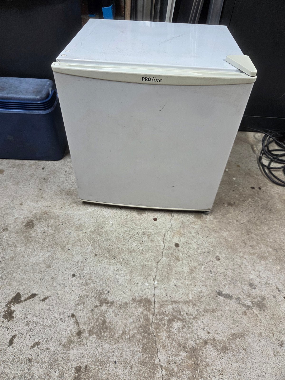 1 mini koelkast met vriesvak  en 1 zonder, Witgoed en Apparatuur, Koelkasten en IJskasten, Ophalen, Gebruikt, Minder dan 75 liter