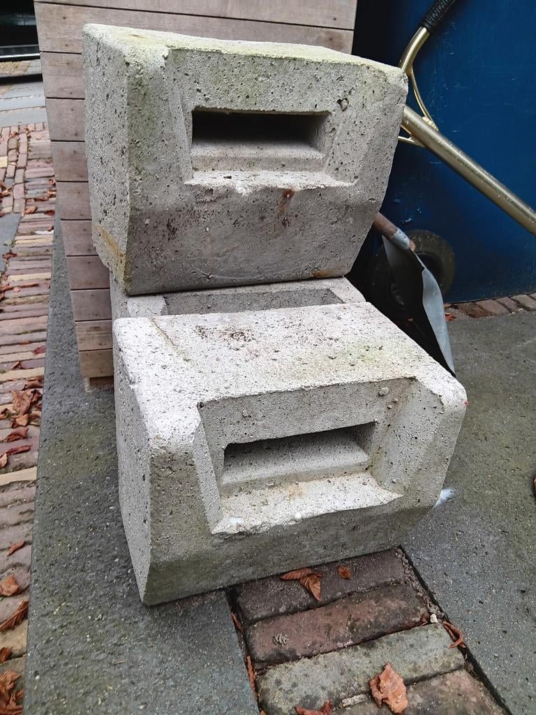 Drie sluitblokken voor draaihek. Aanslagblok, vergrendelblok, Ophalen, Nieuw