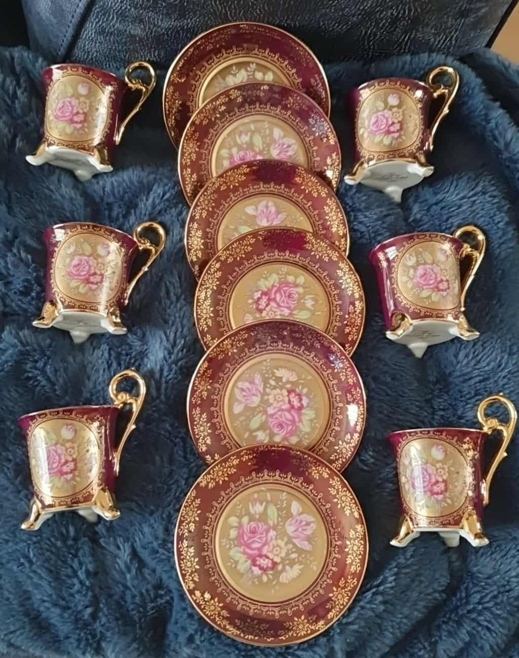 Prachtige Goud Gedecoreerde kop en schotels. Barok motieven., Ophalen of Verzenden