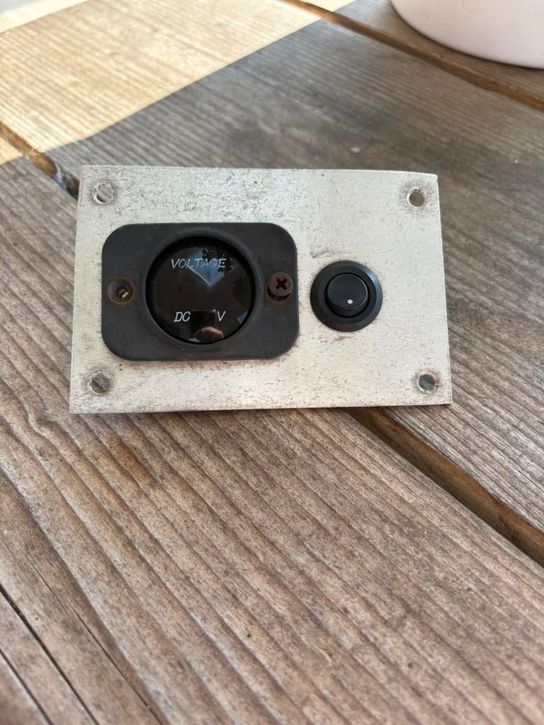 Dc voltameter paneeltje met een schakelaar, Watersport en Boten, Bootonderdelen, Ophalen of Verzenden, Zo goed als nieuw, Elektra en Verlichting
