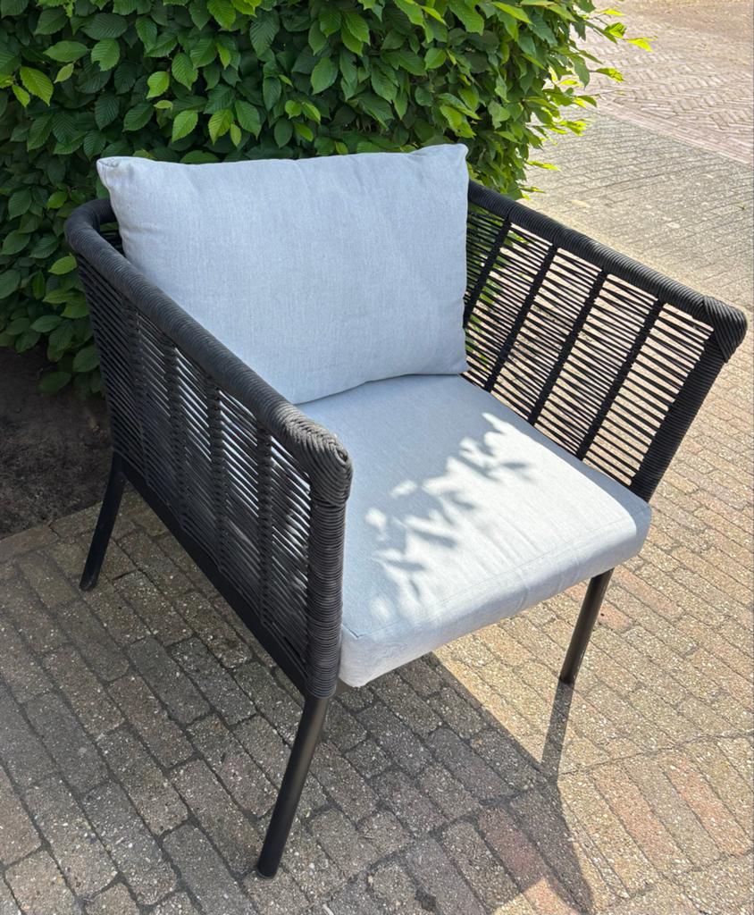 Comfortabele stoel voor  buiten met kussens, Ophalen, Kunststof, Zwart, Zo goed als nieuw