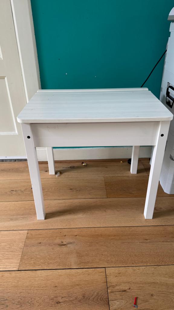 Kinder Bureau (tje), Kinderen en Baby's, Kinderkamer | Tafels en Stoelen, Ophalen, Zo goed als nieuw, Tafel(s)