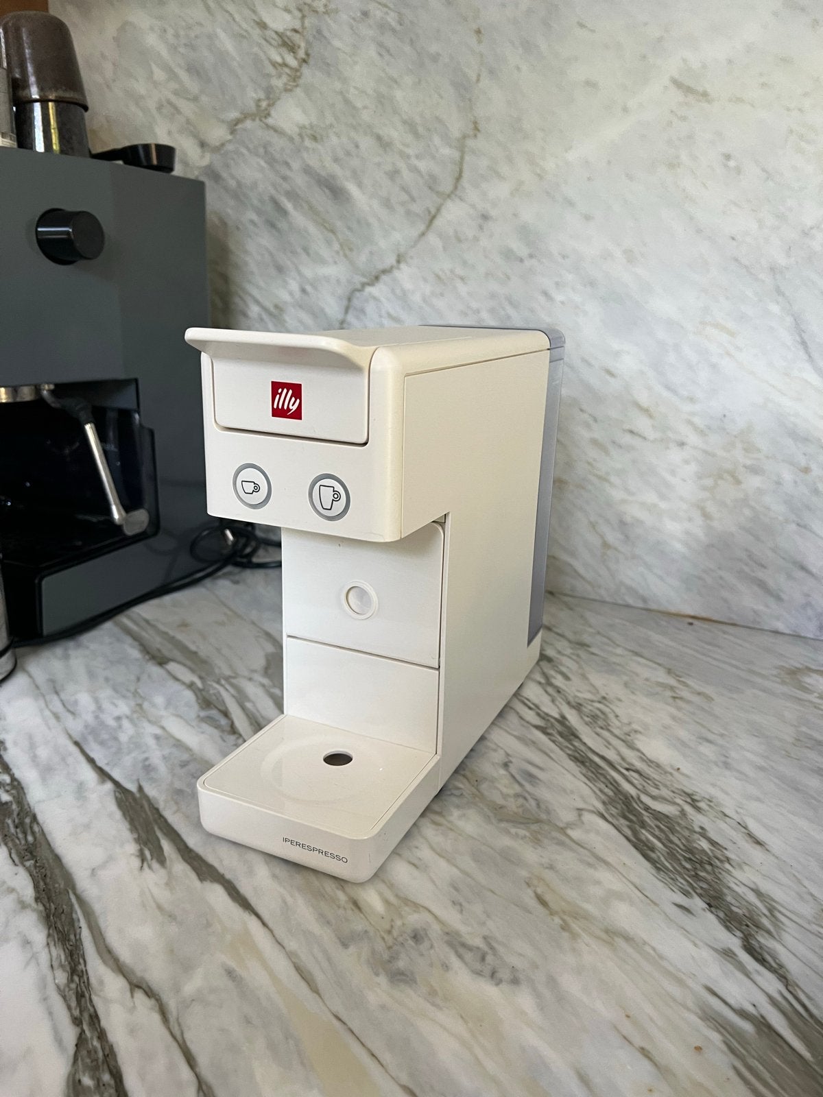 Illy Iperespresso koffiemachine - Wit, Koffiepads en cups, Koffiemachine, Ophalen of Verzenden, Zo goed als nieuw