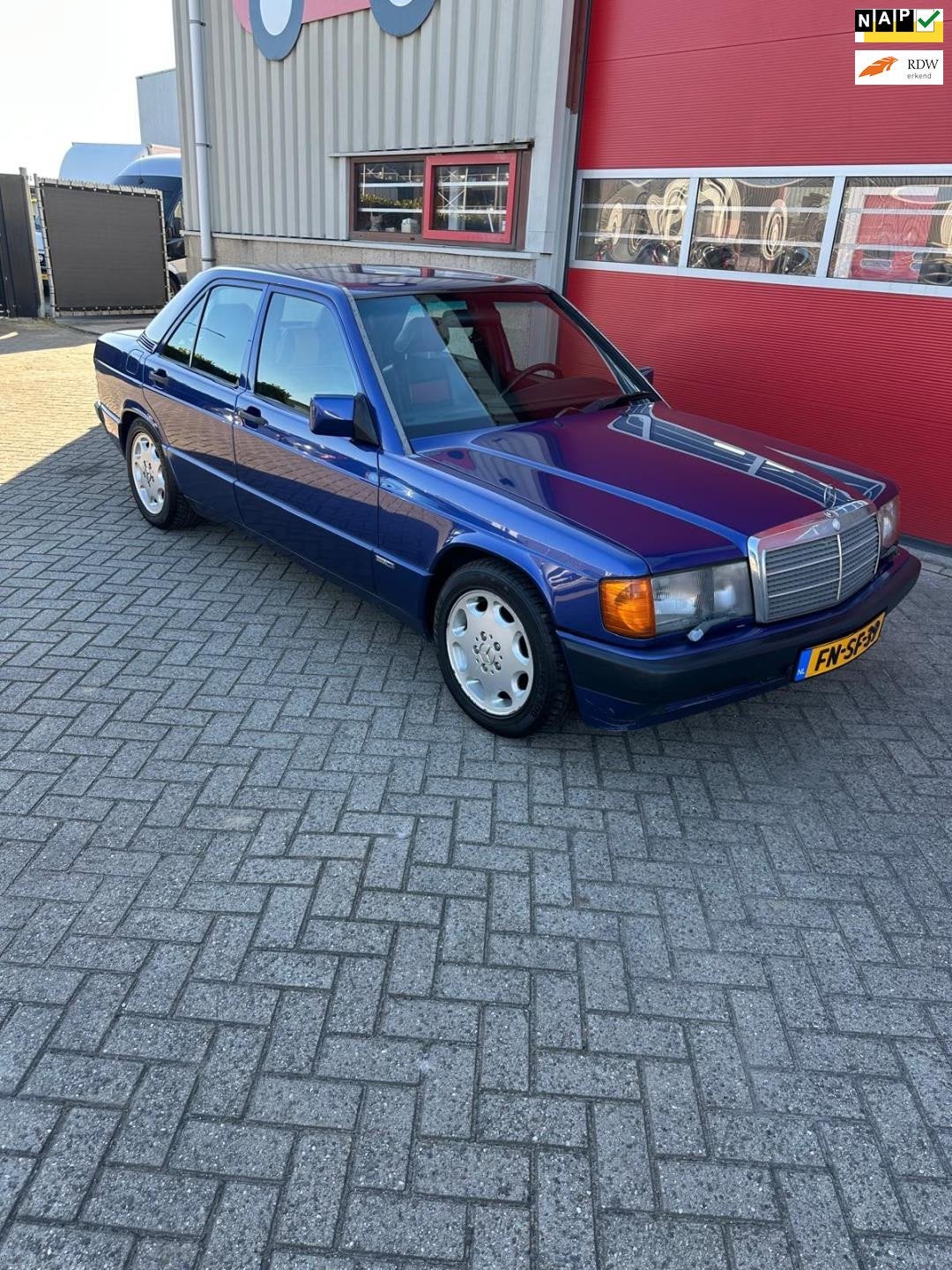 Mercedes-Benz 190-serie 2.3 E Avantgarde Sportline Azzurro,, Auto's, Automaat, Zwart, 4 cilinders, Blauw