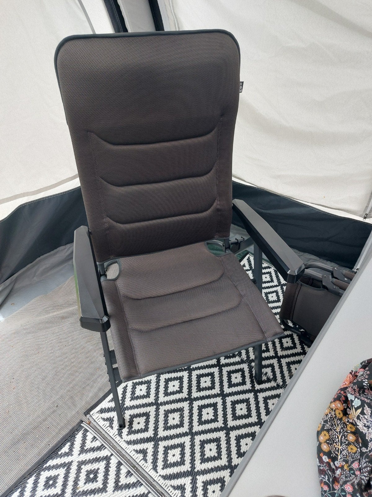 2 X RED WOOD Comfortabele campingstoel - Zo goed als nieuw, Caravans en Kamperen, Kampeermeubelen, Ophalen, Zo goed als nieuw