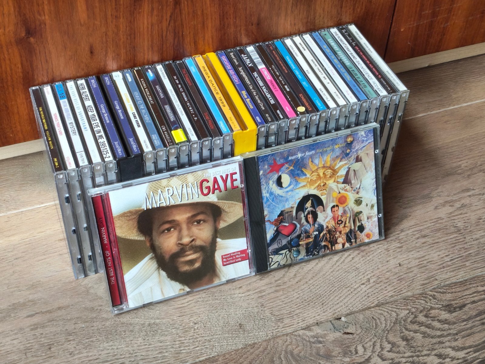32 CD's (2 dubbel) - Diverse artiesten, bekende titels, Ophalen of Verzenden, Gebruikt, Verzamelalbum, Inclusief doosje