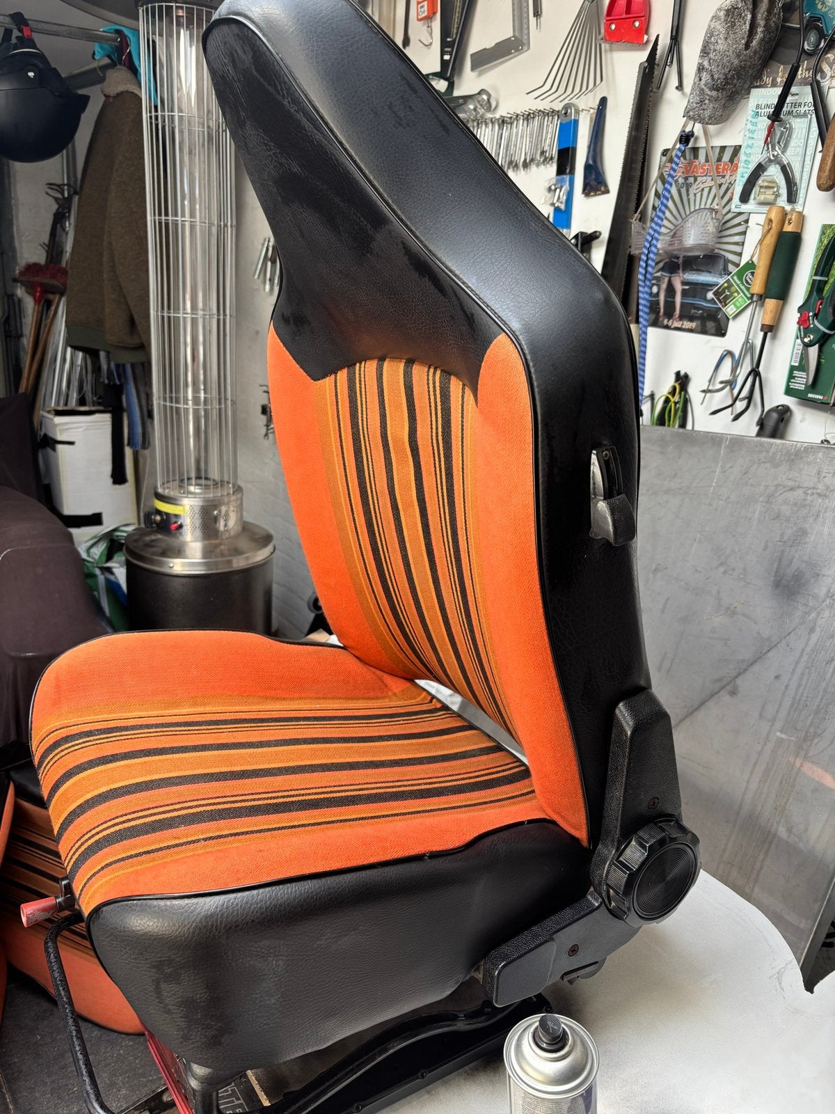 2 mooie stof/skai stoelen uit VW bus (T2b), Ophalen