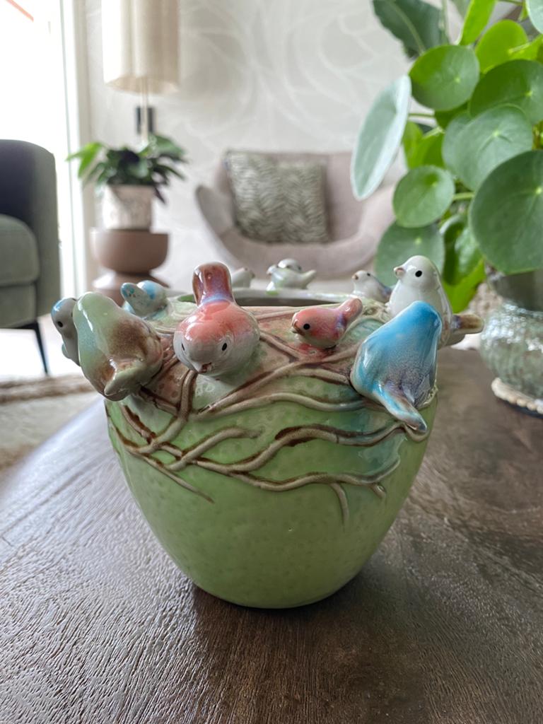 Bloemenpot met vogeltjes van Des Pots, groen, meerkleurig, Aardewerk of Porselein, Ophalen of Verzenden, Zo goed als nieuw, Minder dan 50 cm
