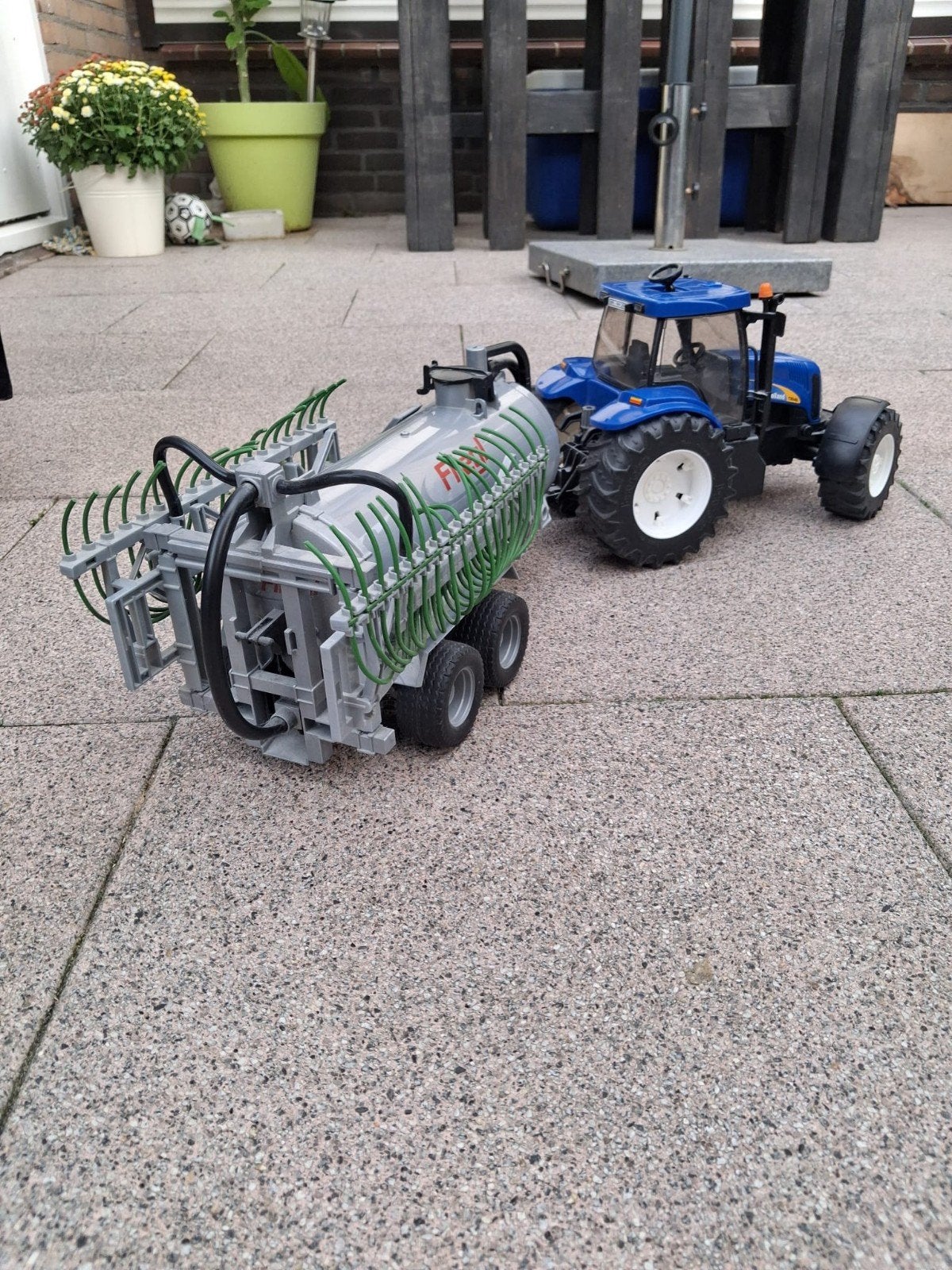 Speelgoed tractor met mesttank - Bruder New Holland, Ophalen, Gebruikt