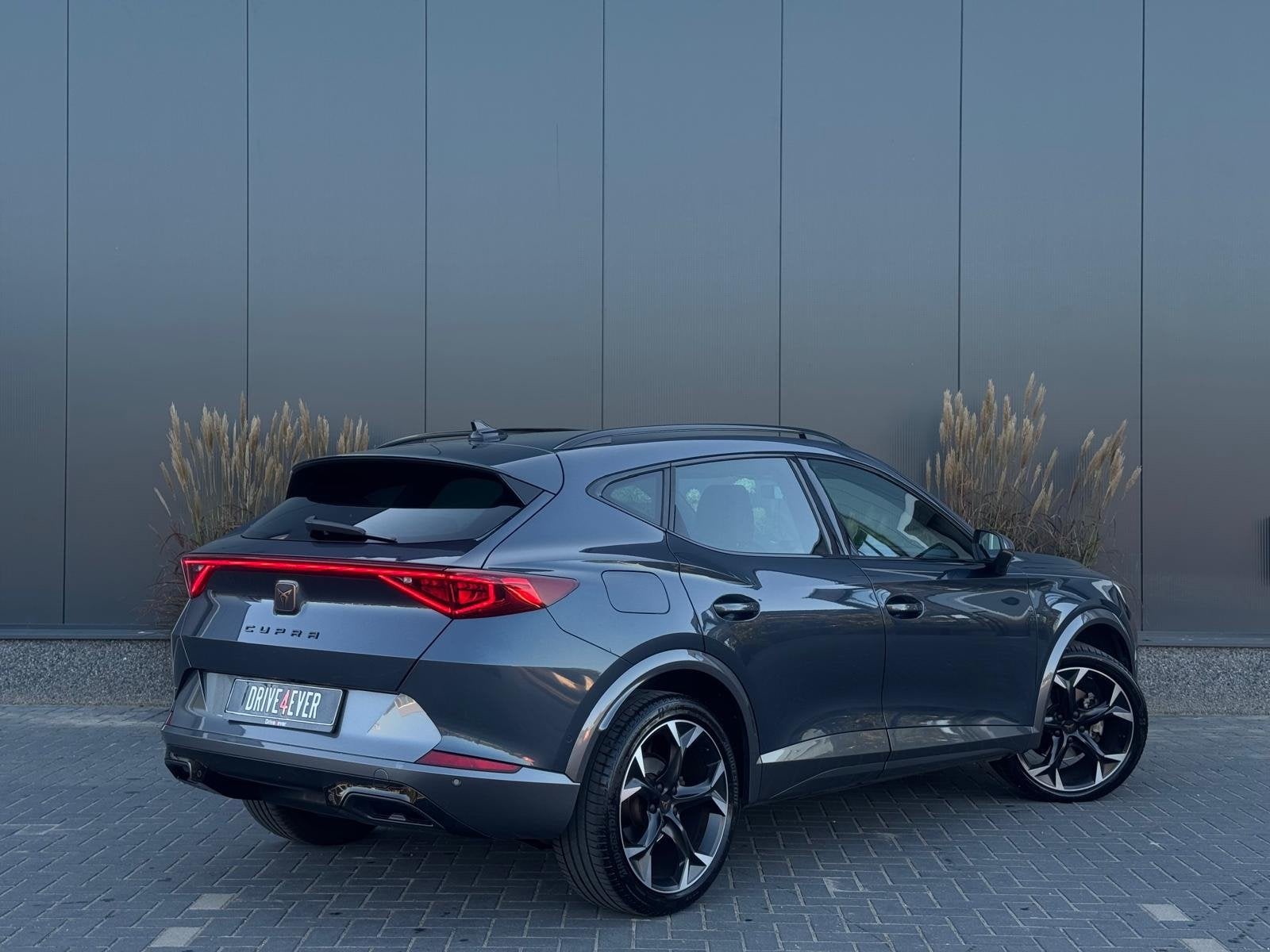 Cupra Formentor 1.5 TSI Business M22 NAVI|APPLE CARPLAY|LEDE, Auto's, 4 cilinders, Leder en Stof, 1500 kg, 5 stoelen