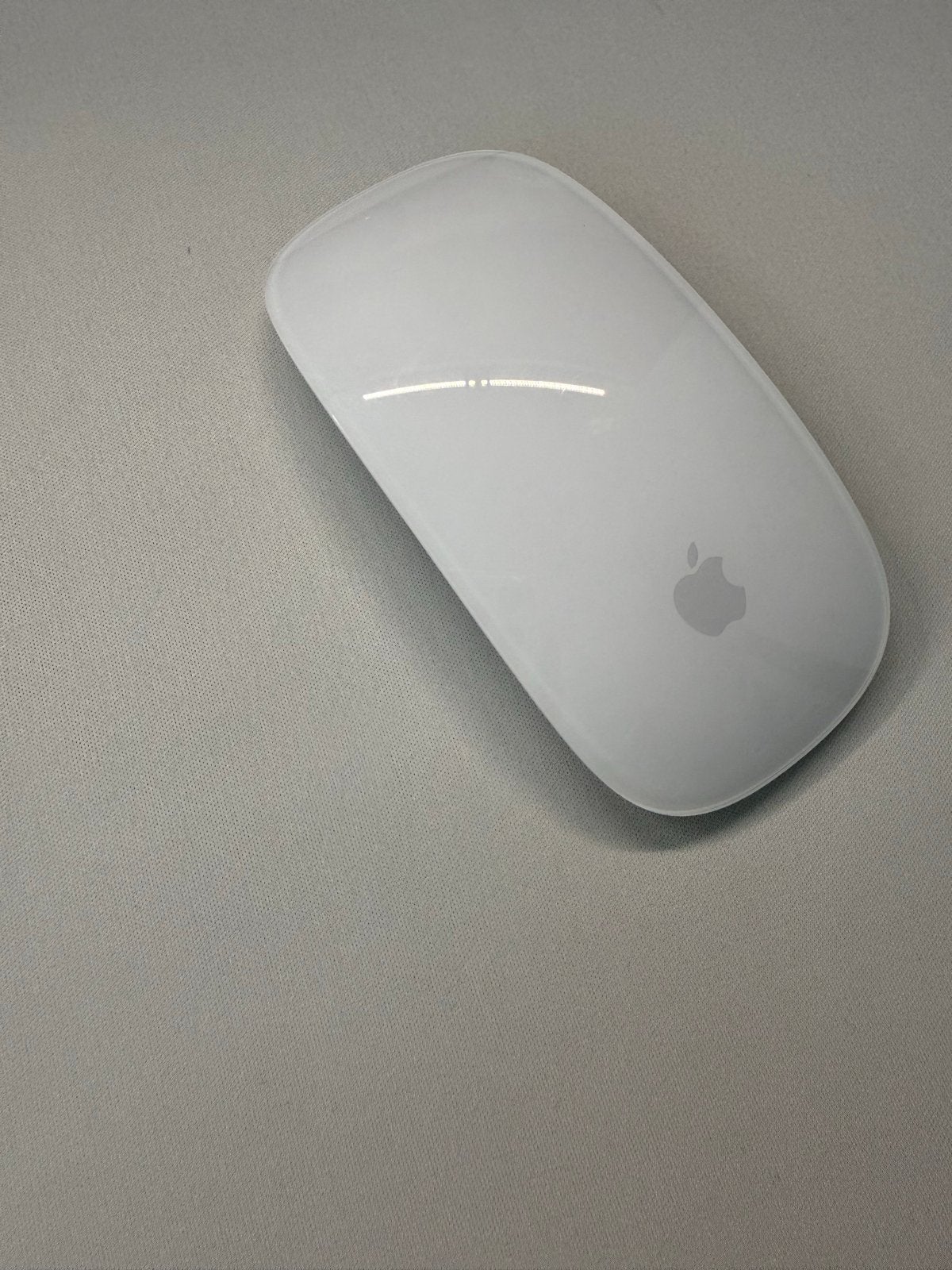 Apple Magic Mouse - A1657, Computers en Software, Ophalen, Muis, Ergonomisch, Zo goed als nieuw
