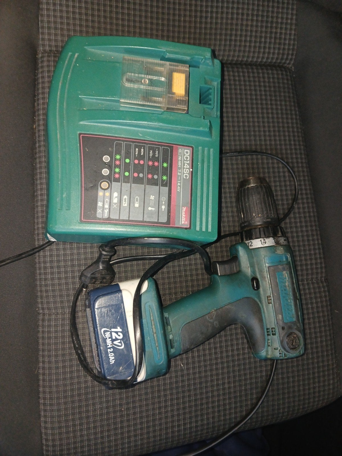 Makita Boormachine met oplader (accu defect), Ophalen of Verzenden, Gebruikt, Boormachine