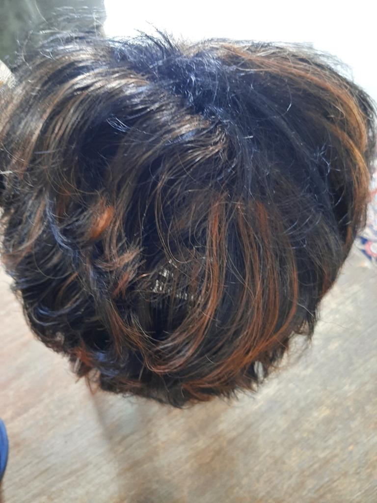 Korte pruik met highlights, Ophalen of Verzenden, Gebruikt, Pruik of Haarverlenging
