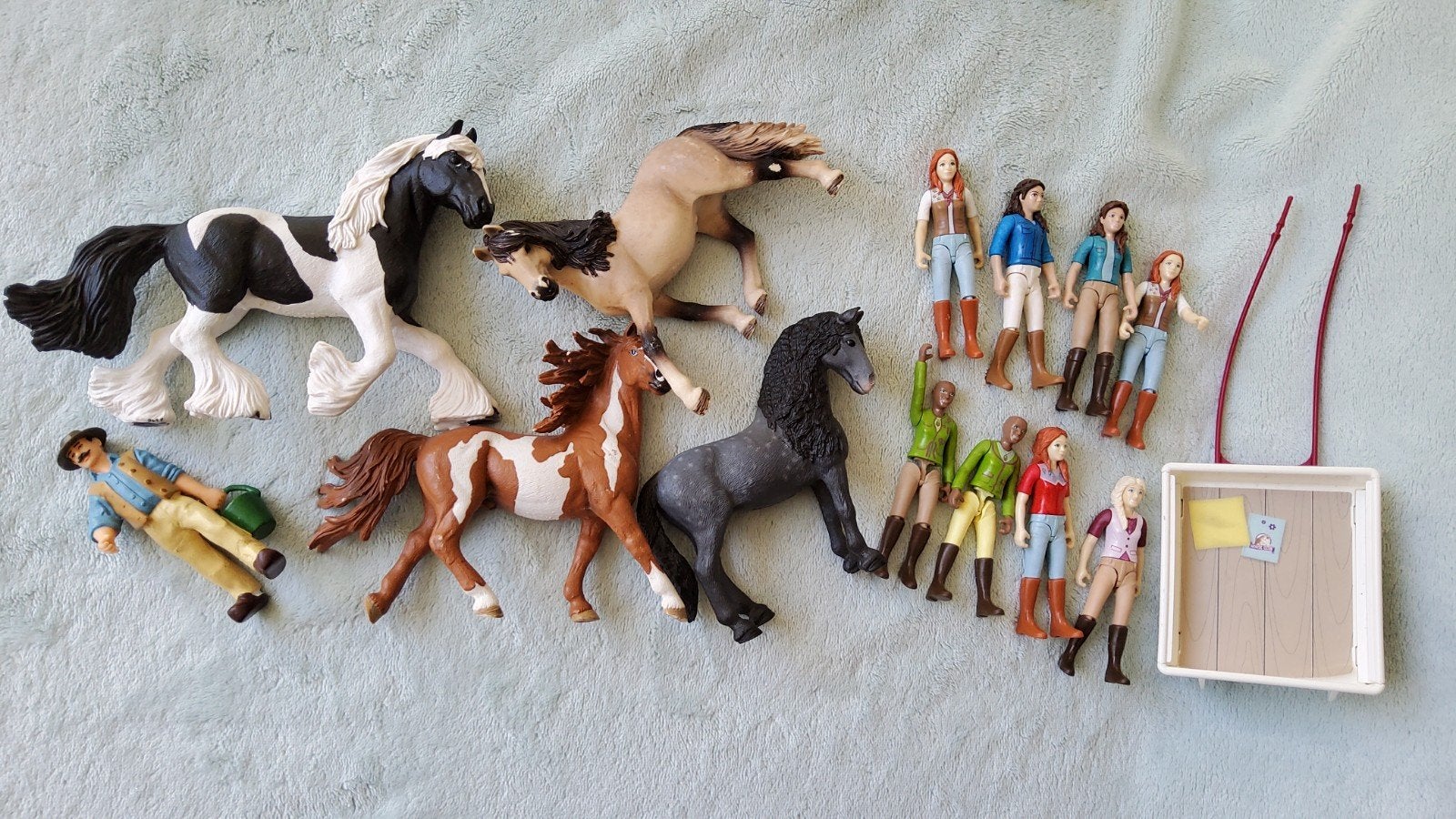 3 vintage Schleich paarden 8 poppetjes en Papo paard en boer, Verzamelen, Dierenverzamelingen, Ophalen of Verzenden, Zo goed als nieuw