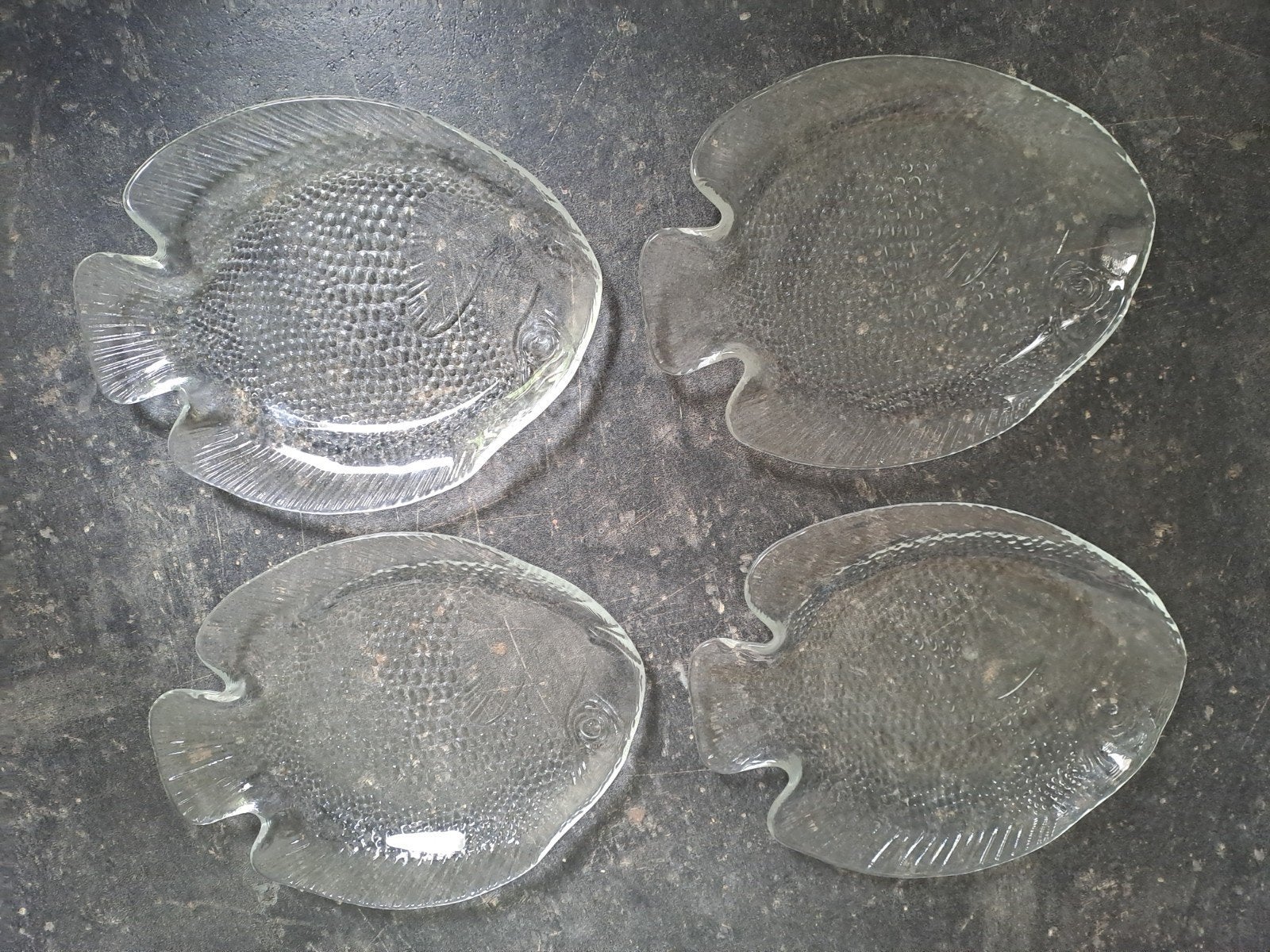4 glazen schaaltje van een vis., Huis en Inrichting, Keuken | Servies, Ophalen of Verzenden, Overige stijlen, Glas, Schaal of Schalen