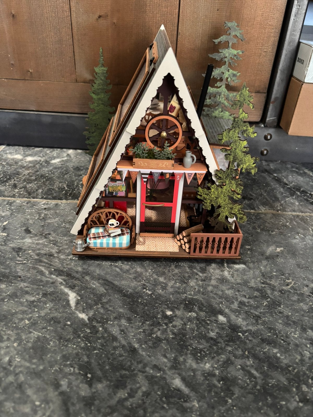 Rolife A-Frame Cabin (DG181) van Robotime, Ophalen of Verzenden, Zo goed als nieuw