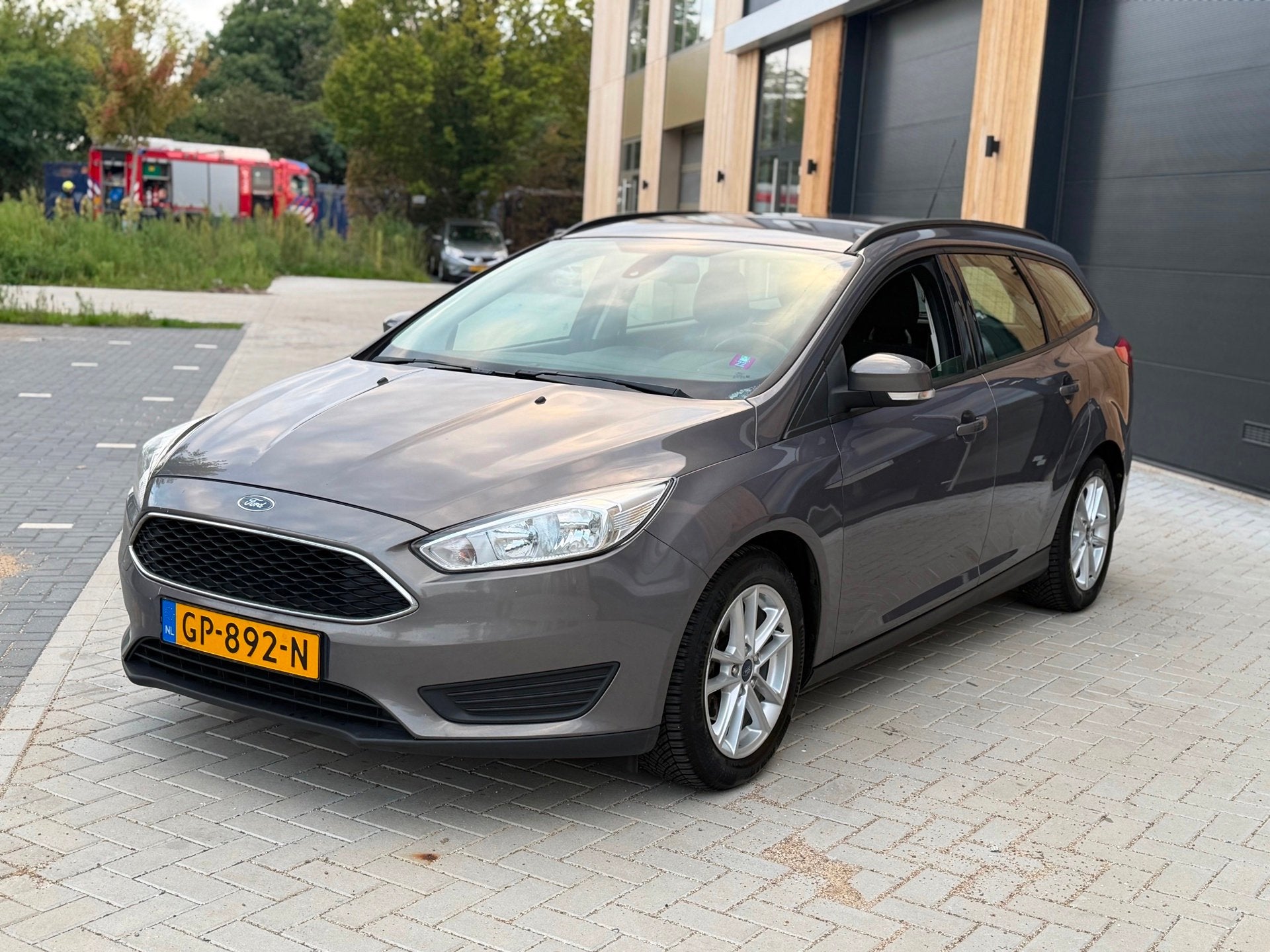 Ford Focus Wagon 1.5 TDCI Edition (bj 2015) NAVI|CARPLAY|INC, Auto's, Ford, Stof, Gebruikt, Euro 6, Bruin