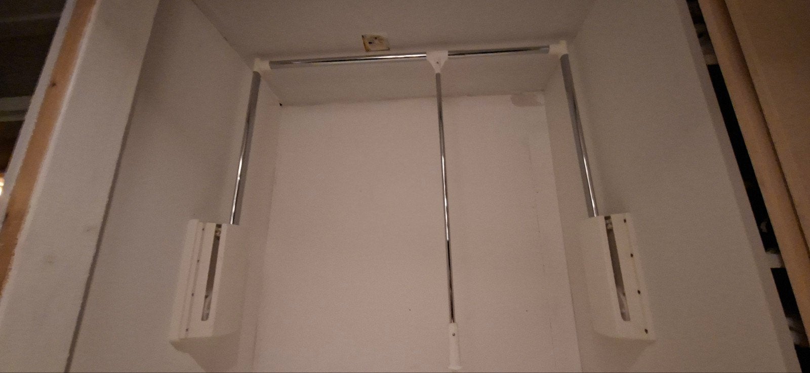 Uitschuifbare kledingroede voor kast, Modern en functioneel, Minder dan 25 cm, Minder dan 100 cm, Metaal