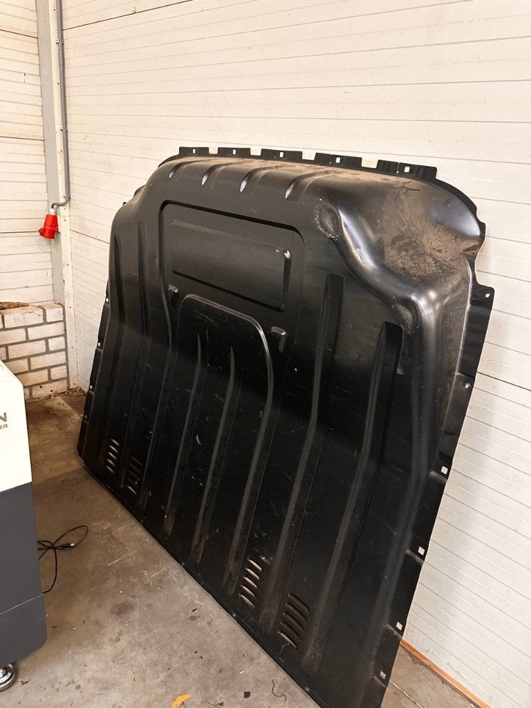 Kunststof bodemplaat, Auto-onderdelen, Ophalen of Verzenden, Gebruikt, Mercedes-Benz, Carrosserie en Plaatwerk