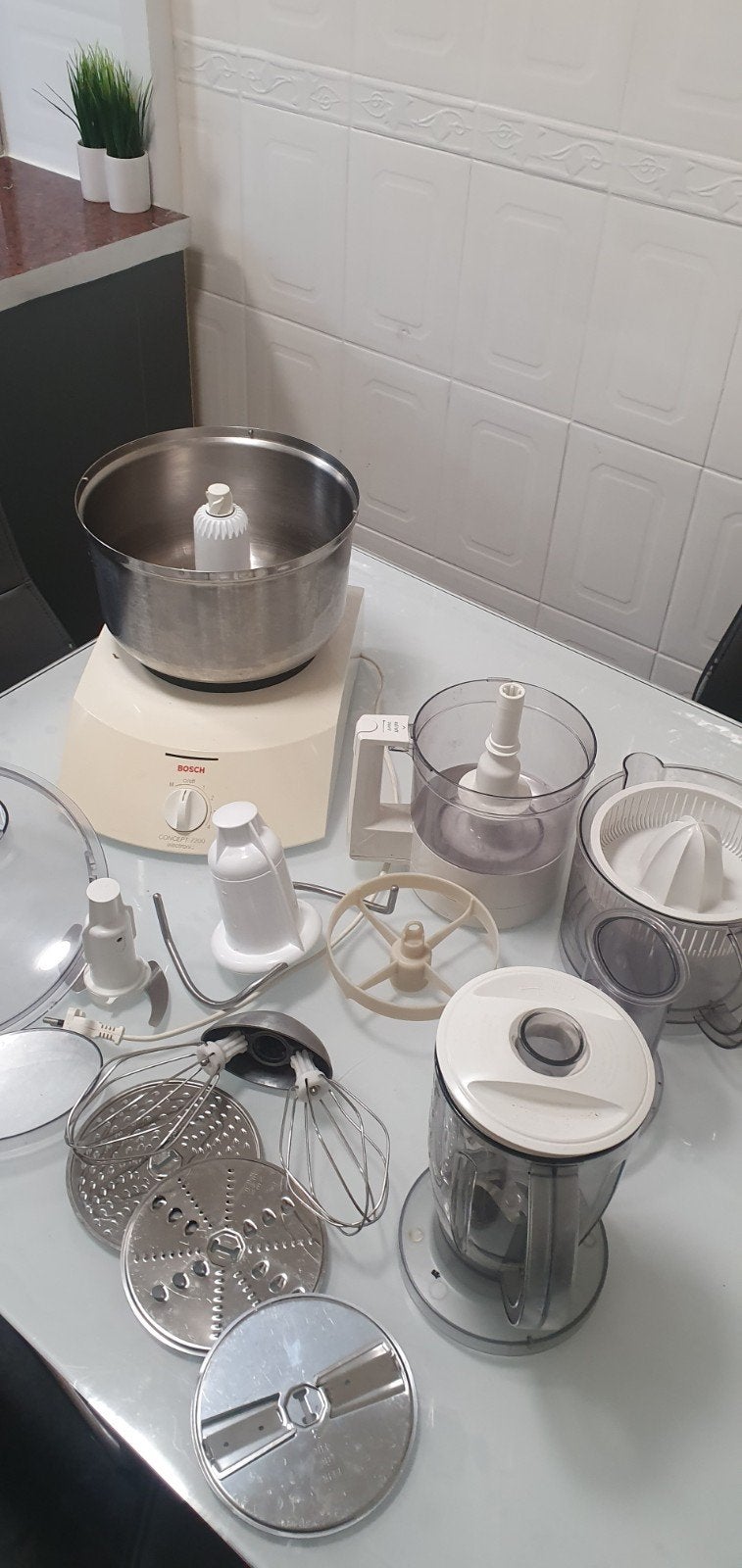 Bosch MUM 7200/02 Keukenmachine met veel accessoires, 4 liter of meer, Gebruikt, 3 snelheden of meer, Ophalen of Verzenden
