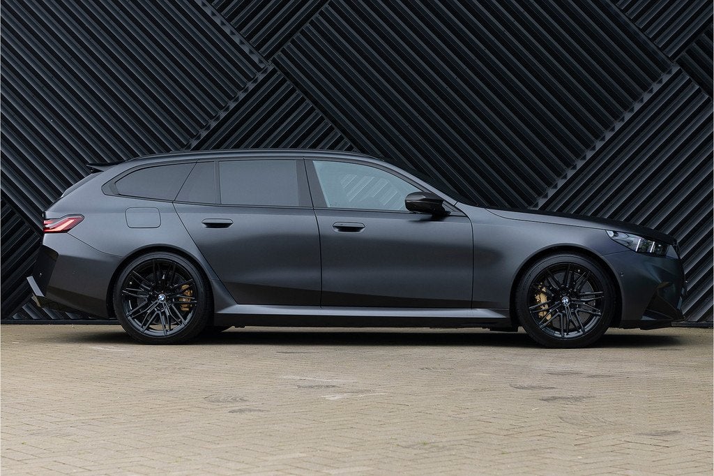 BMW M5 Touring V8 Hybride M Keramisch Frozen Pano Alcant.Hem, Gebruikt, 2000 kg, 4395 cc, Vierwielaandrijving