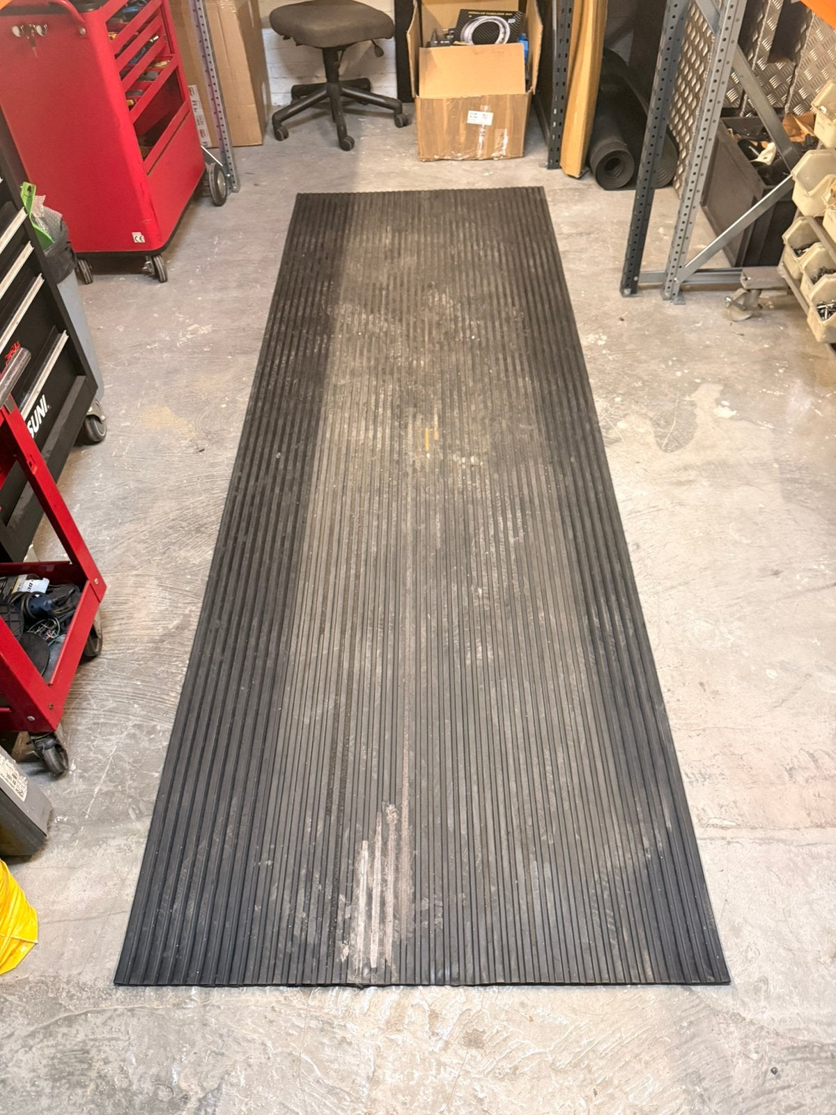 Rubber garagemat stevig, Ophalen, Overige materialen, Rubber, Gebruikt