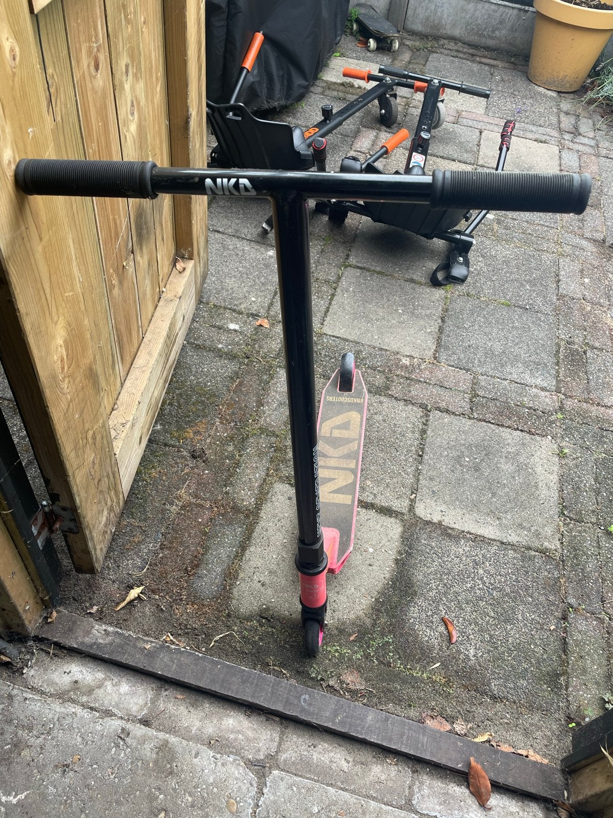 Twee roze NKA steps - Zo goed als nieuw, Fietsen en Brommers, Steps, Ophalen, Gebruikt, Gewone step