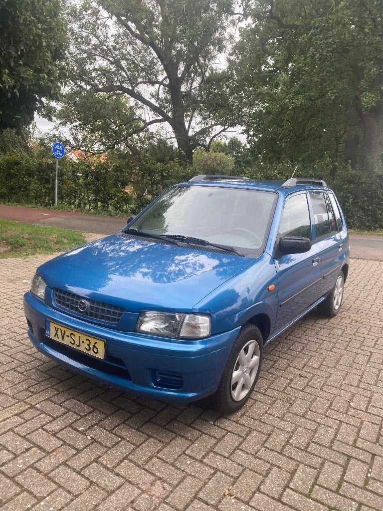Mazda Demio 1.3 Comfort 1999 Blauw, APK t/m 19-06-2027, Voorwielaandrijving, 31 €/maand, Blauw, Grijs