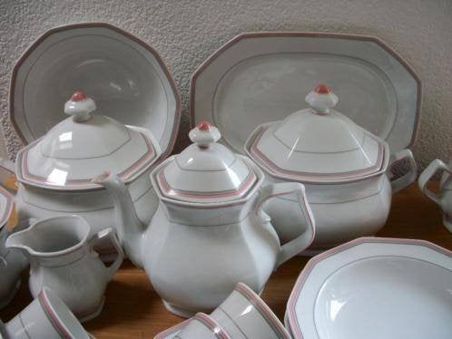 Servies Wit Roze Grijs Schaal Theepot Sauskom Roomstel p.stu, Antiek en Kunst, Ophalen