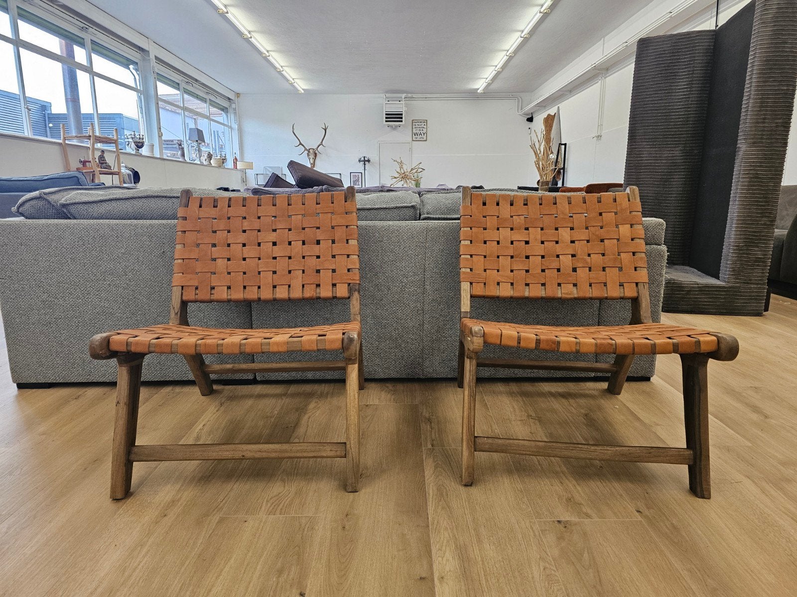 Handgemaakte walnoot lounge chair - Gevlochten leder - Cogna