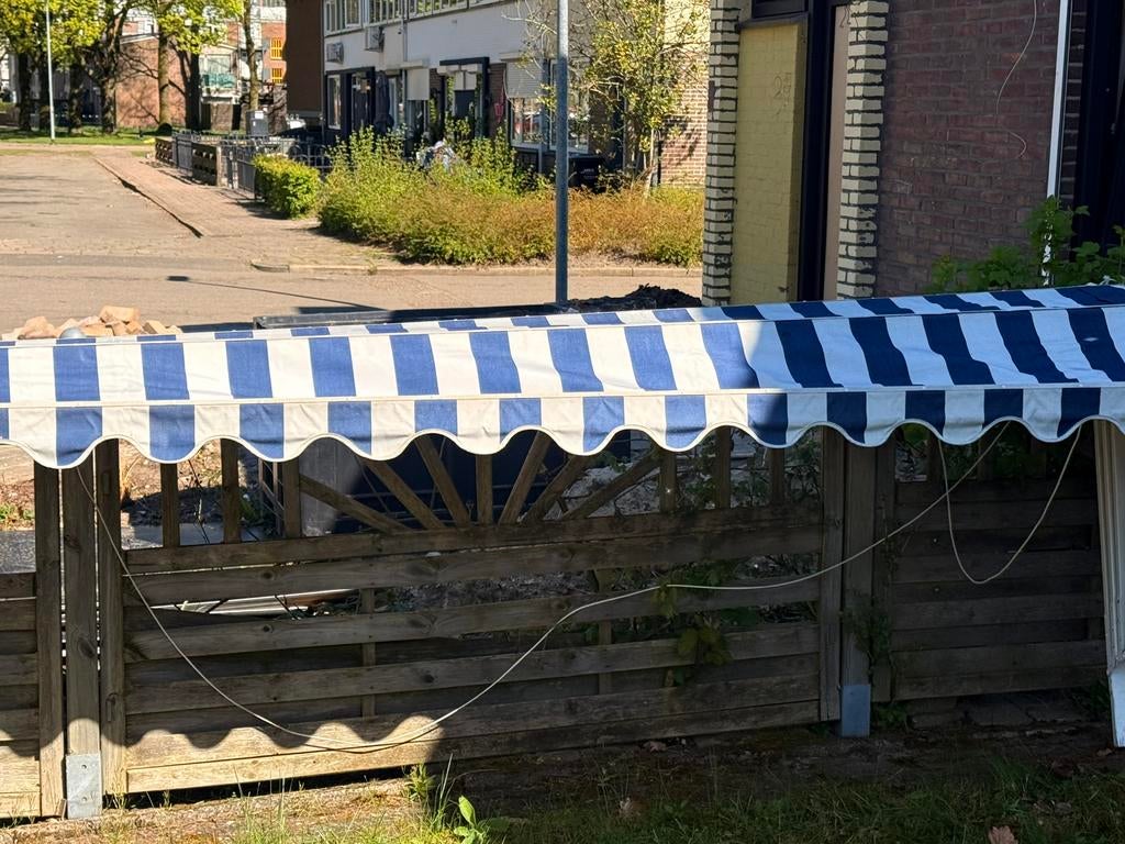 Antiek (italiaans) werkend zonnescherm, Kunststof, 250 tot 500 cm, Schuur, Ophalen of Verzenden