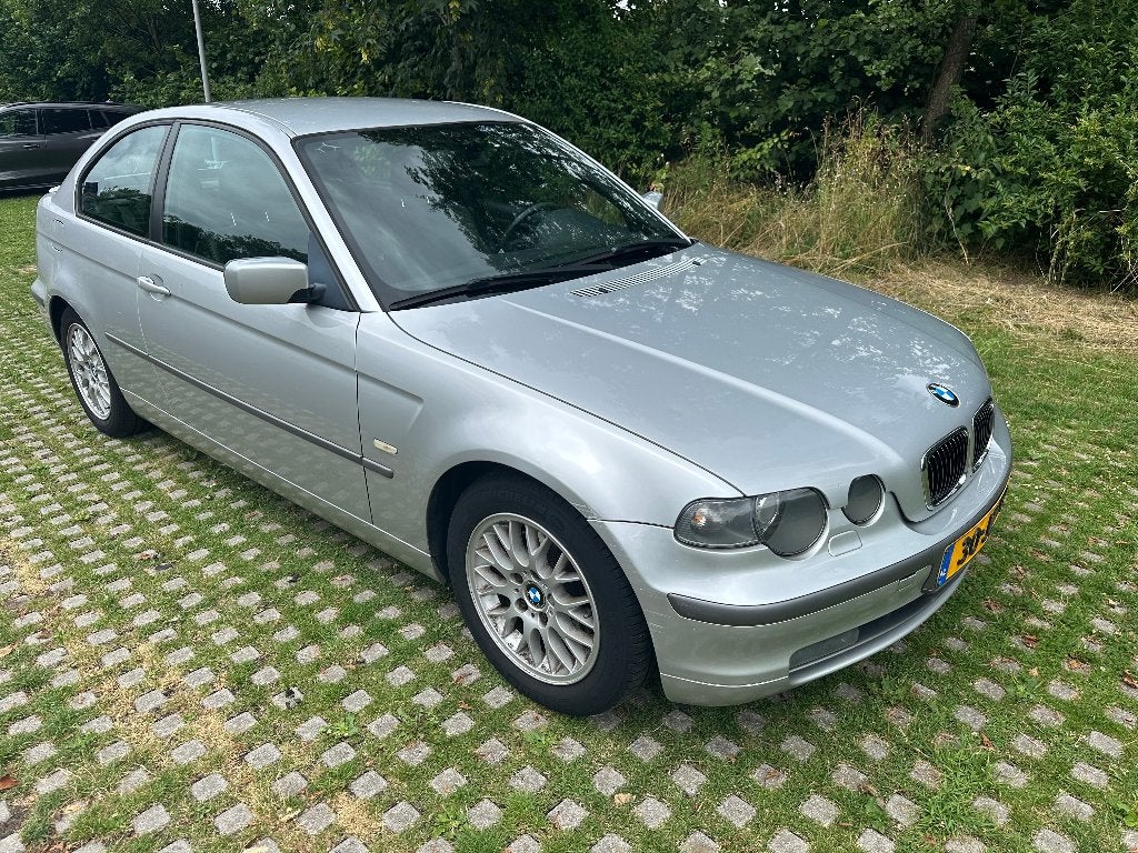 BMW 325ti Compact Executive 192pk Xenon APK 8-26, Zwart, Leder en Stof, 75 €/maand, Handgeschakeld