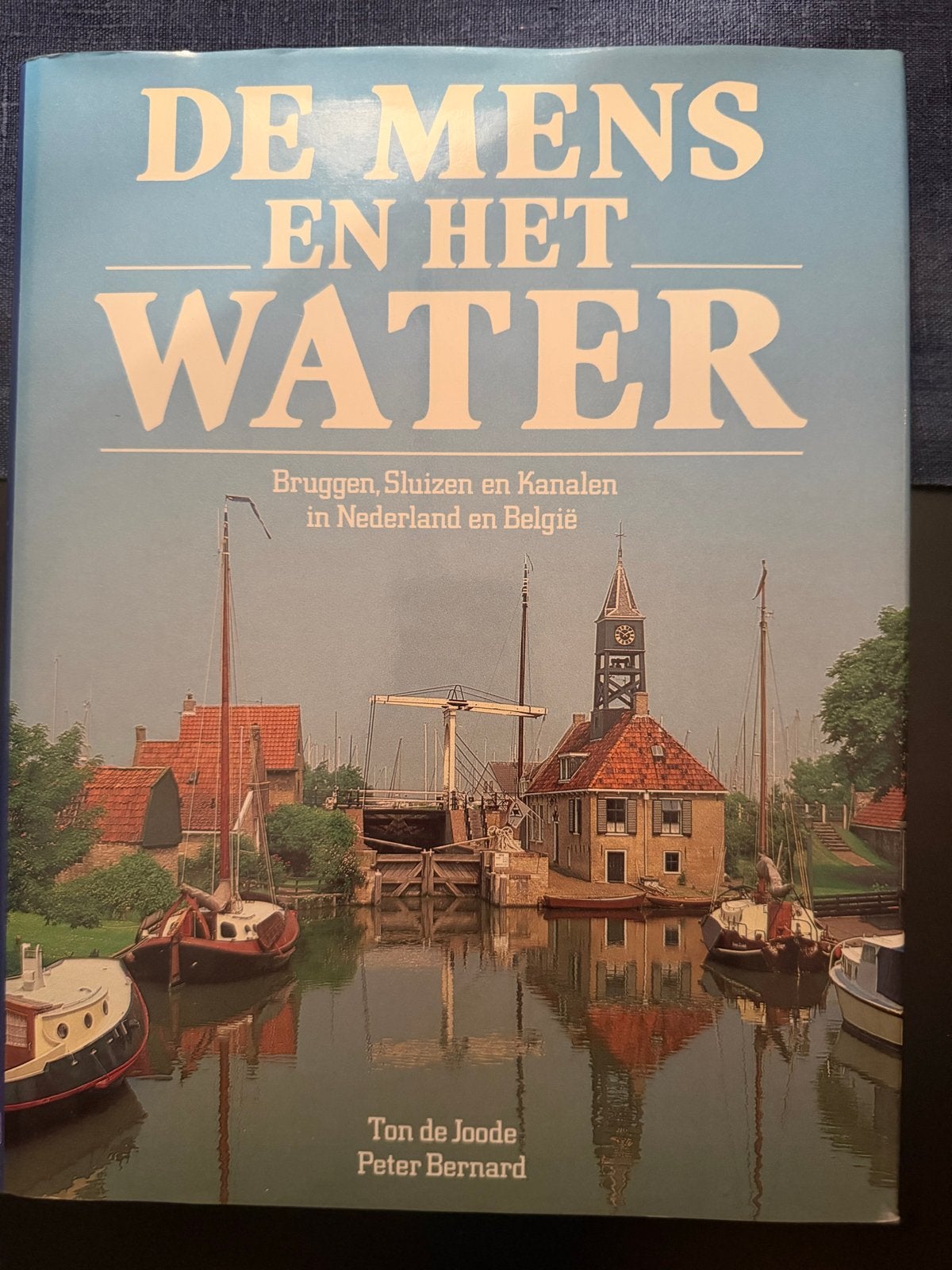 De Mens en het Water: Bruggen, Sluizen en Kanalen, Ophalen of Verzenden, Gelezen, Boot