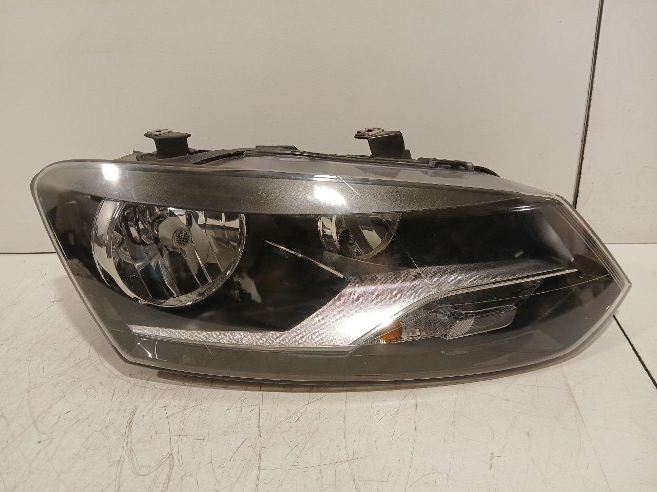 Koplamp rechts Volkswagen Polo, Onderdelen@venauto.nl, Van der Ven Autorecycling B.V., Gebruikt, Ettenseweg 76, 4706 PB Roosendaal, The Netherlands