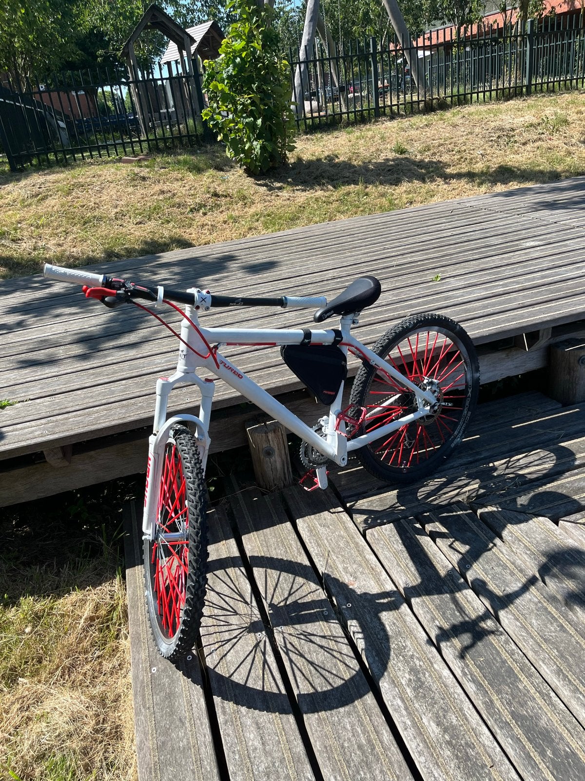 Custom Wit/Rode Wheelie Fiets - Uniek Design, 24 inch of meer, Gebruikt, Staal, Velgrem