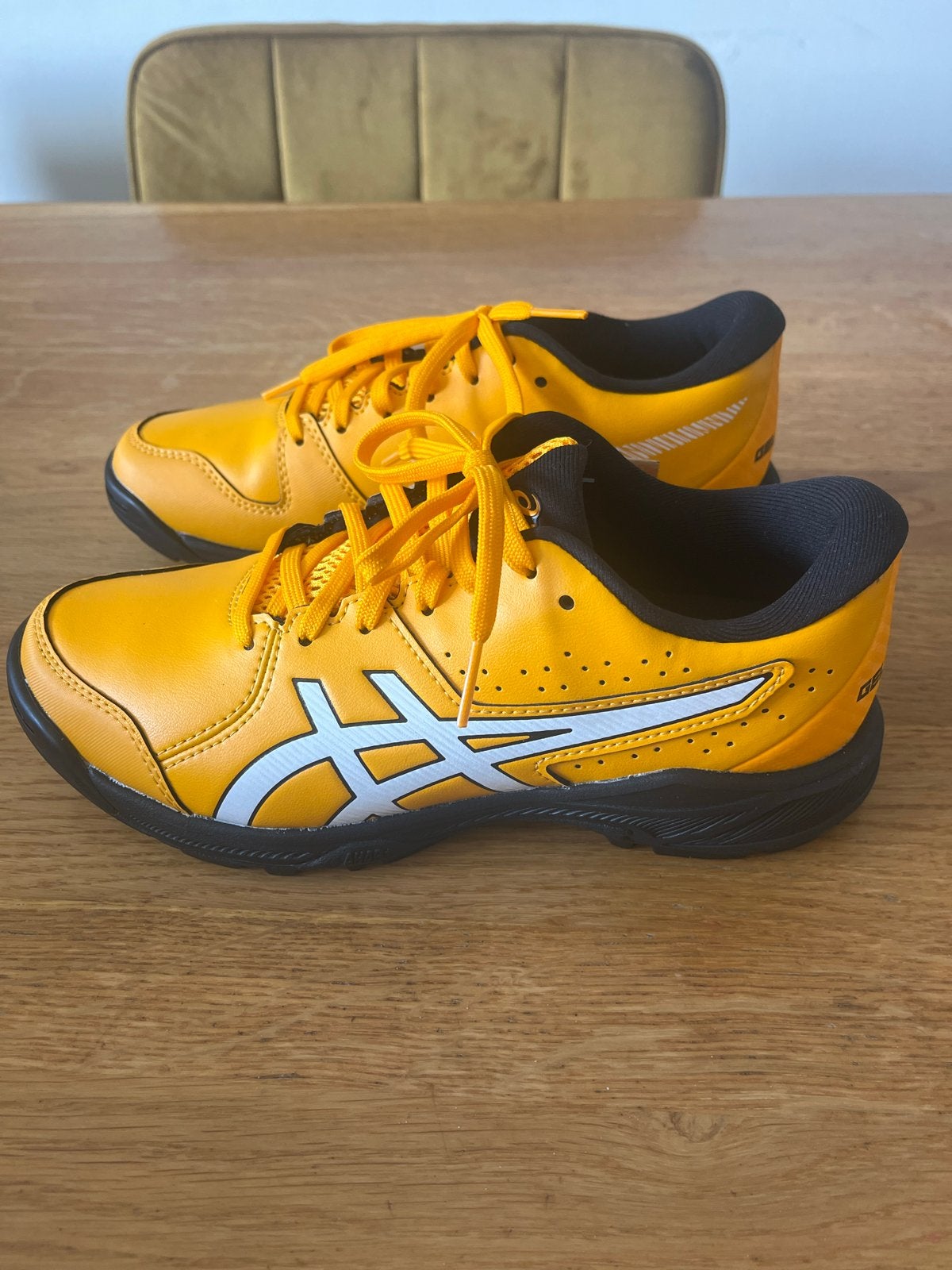 NIEUWE ASICS GEL-PEAKE 2 GS Hockeyschoenen - Maat 37, Sport en Fitness, Hockey, Ophalen of Verzenden, Nieuw, Schoenen
