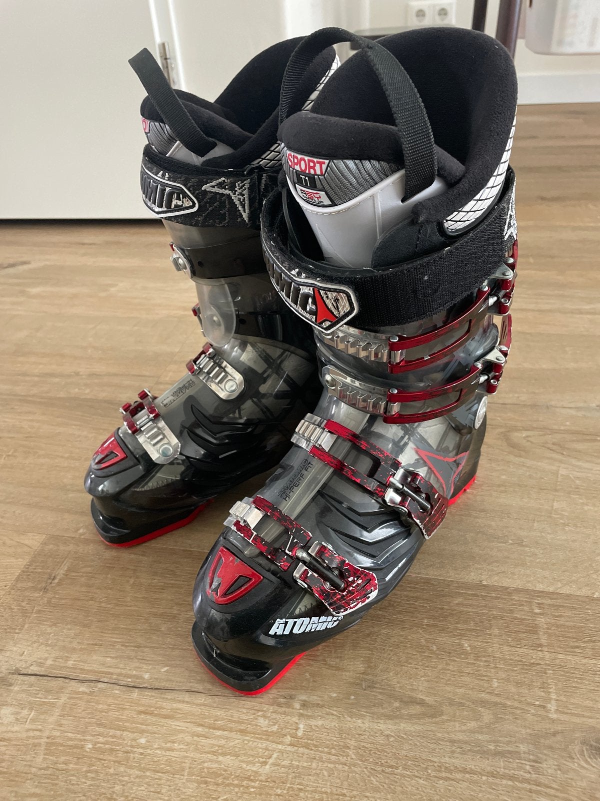 Atomic skischoenen EU maat 42,5 - 43,5, Sport en Fitness, Skiën en Langlaufen, Ophalen, 160 tot 180 cm, Gebruikt, Schoenen