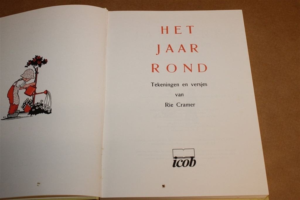 Het Jaar Rond — Rie Cramer, Kleurplaten 7e druk 1985, Boeken, Ophalen of Verzenden, Gelezen
