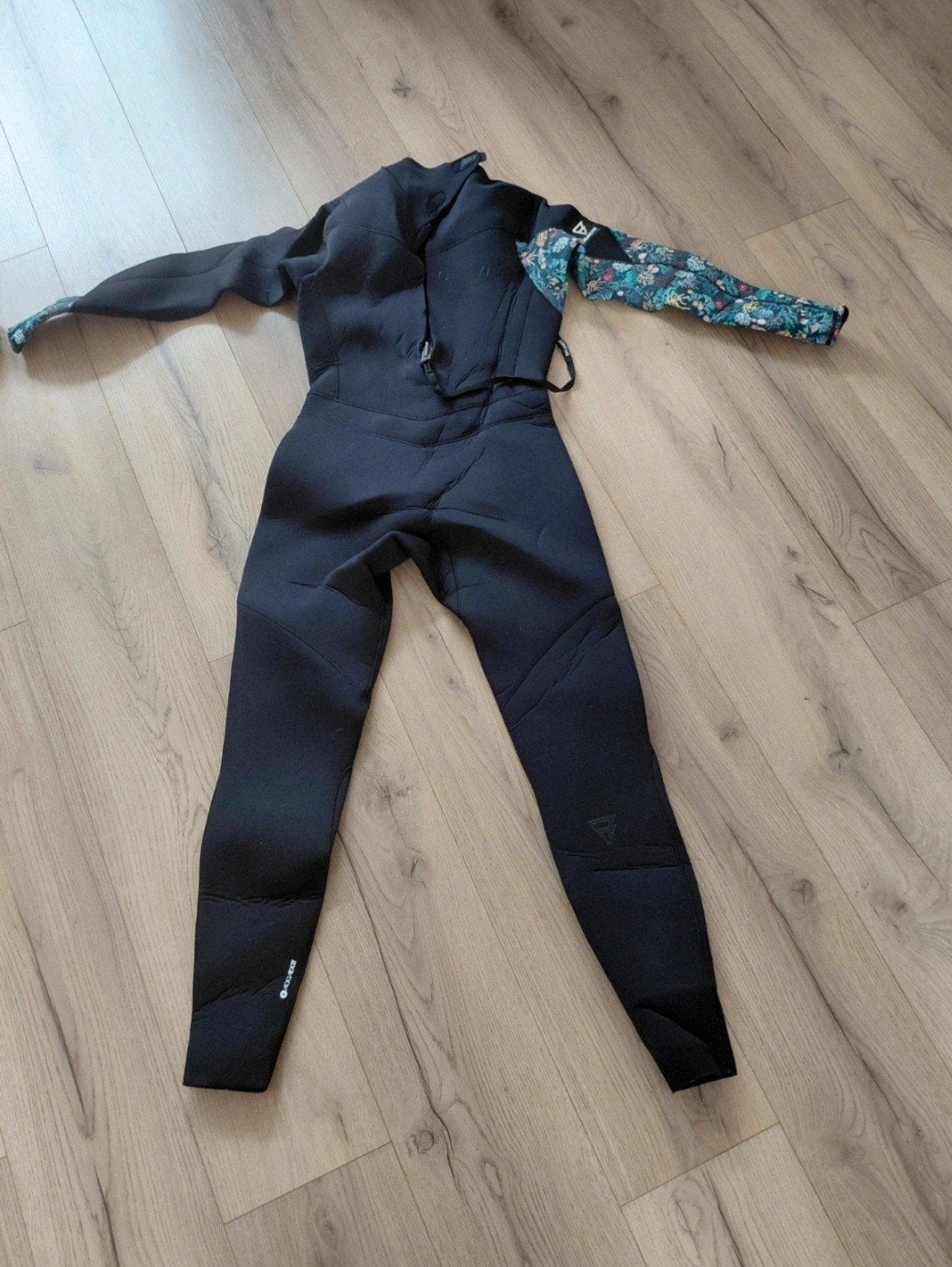 brunotti Wetsuit Glow 5/4 mm WMS L/Zwart, Ophalen of Verzenden, Zo goed als nieuw, Dame, Manera