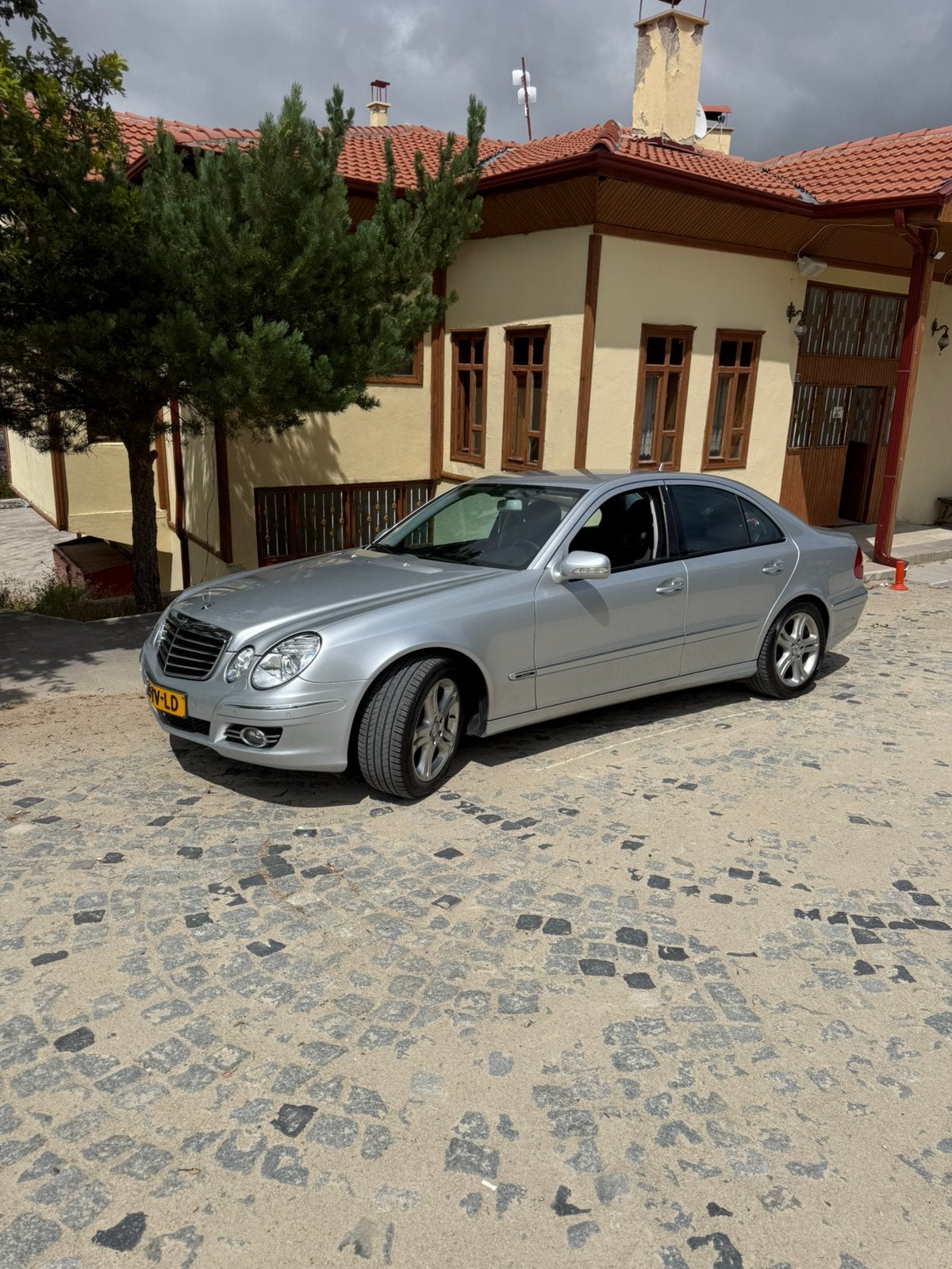 Mercedes-Benz E-Klasse 1.8 E200 Kompr Sedan AUT 2007 Grijs, Auto's, Achterwielaandrijving, 4 cilinders, 1796 cc, Particulier