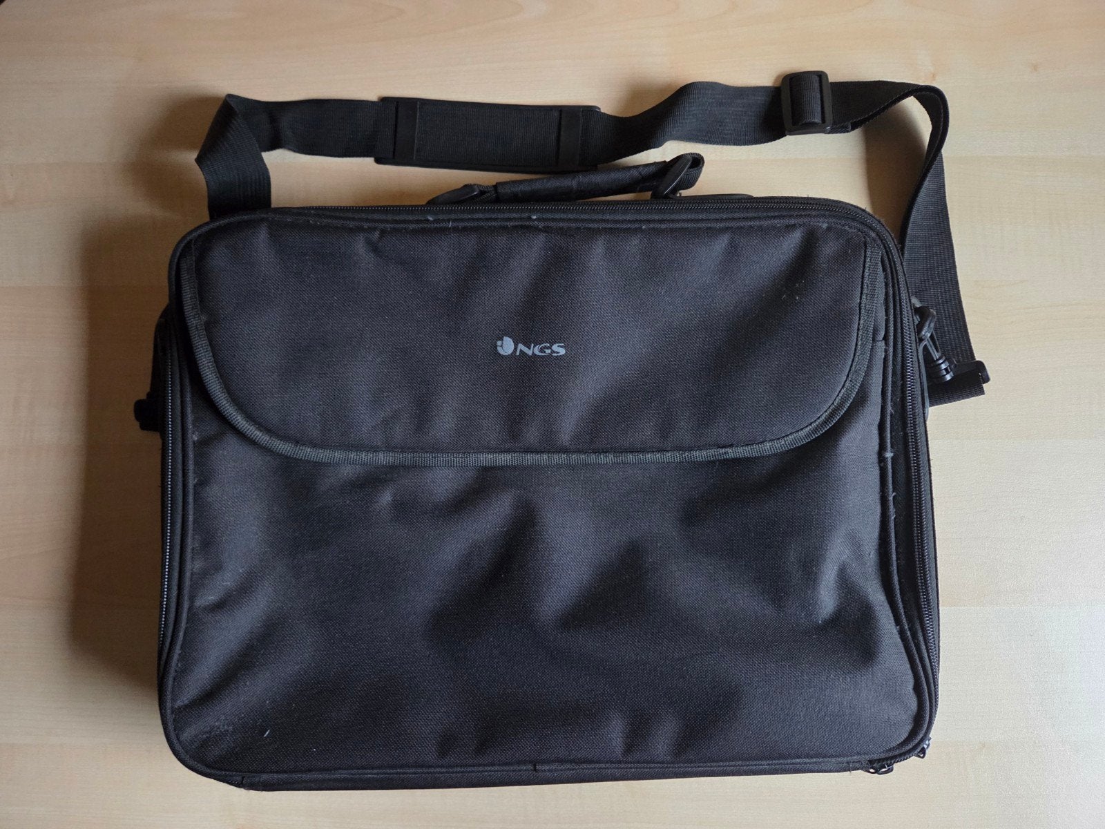 laptop tas 18 inch, 17 inch of meer, Ophalen of Verzenden, Zo goed als nieuw, Zwart