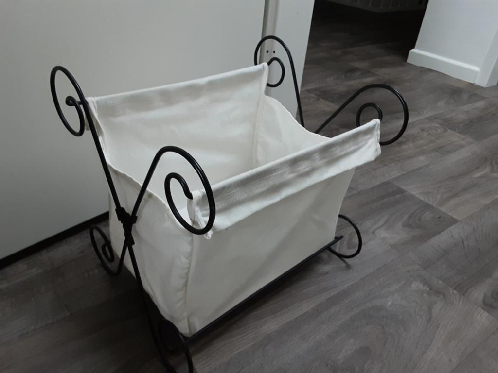 Decoratieve metalen mand met stoffen voering, Ophalen of Verzenden