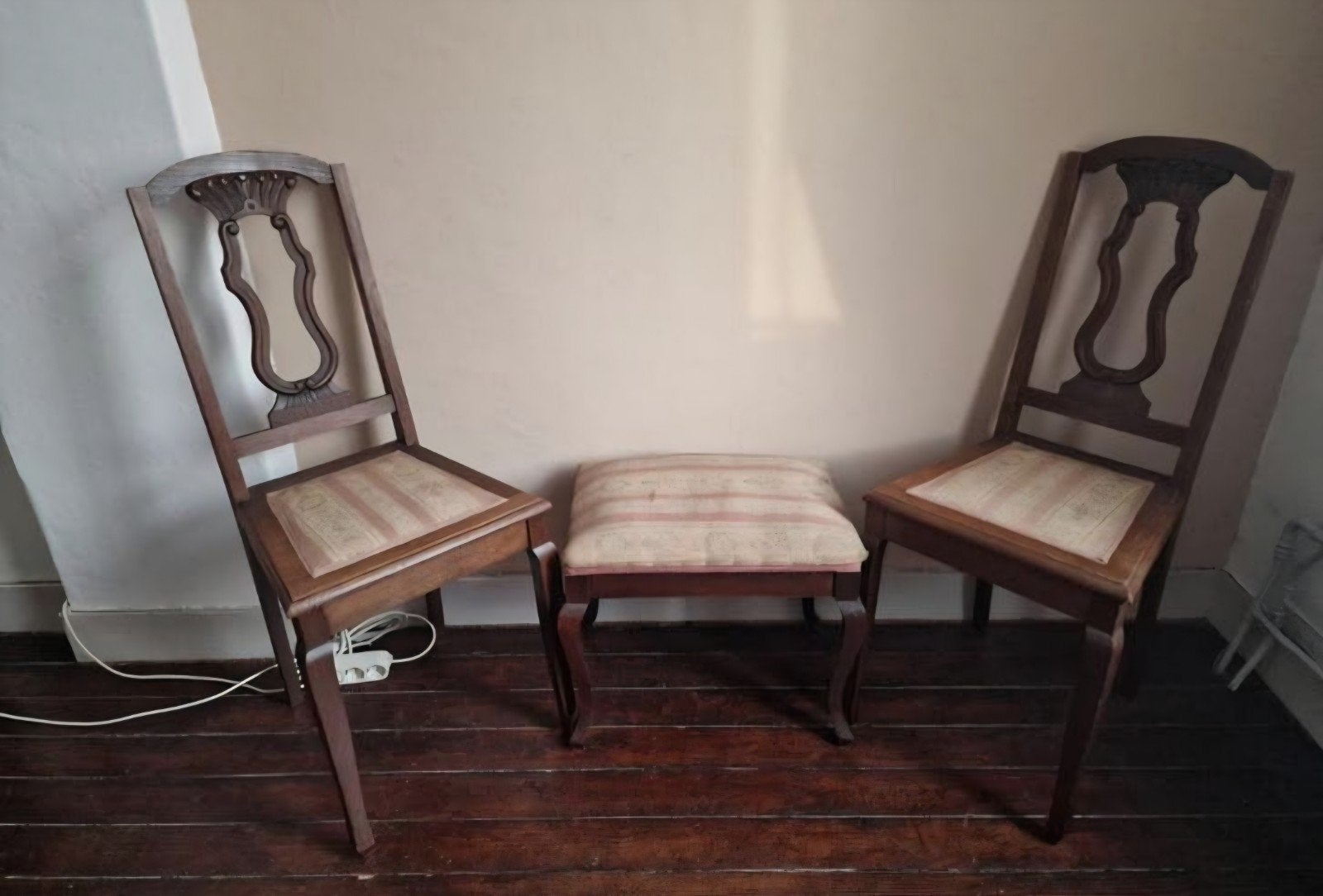 Antiek setje 2 stoelen en bankje izgst Gratis, Antiek en Kunst, Antiek | Meubels | Stoelen en Banken, Ophalen