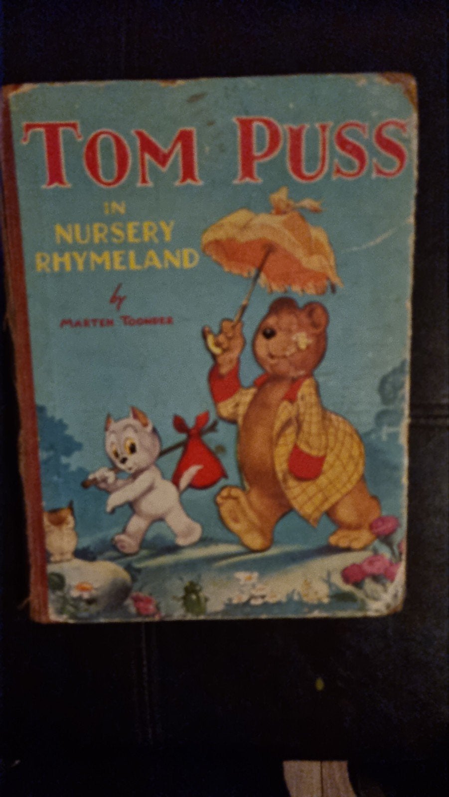 Engelse uitgave Tom Puss in Nursery Rhymeland, Eén stripboek, Ophalen of Verzenden, Gelezen, Onbekend