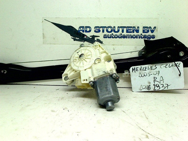 Raammechaniek Elek Rechts Achter + MOTOR C (W204) 2008, Gebruikt, Mercedes-Benz AG, Mercedes-Benz, Mercedesstraße 120, Stuttgart 70372, , Duitsland