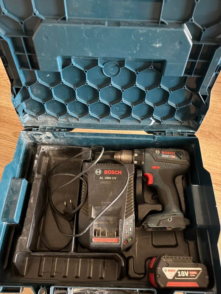 Bosch profesional GSR 18V-28 accuschroefboormachine, Ophalen, Zo goed als nieuw, Boor- en Schroefmachine