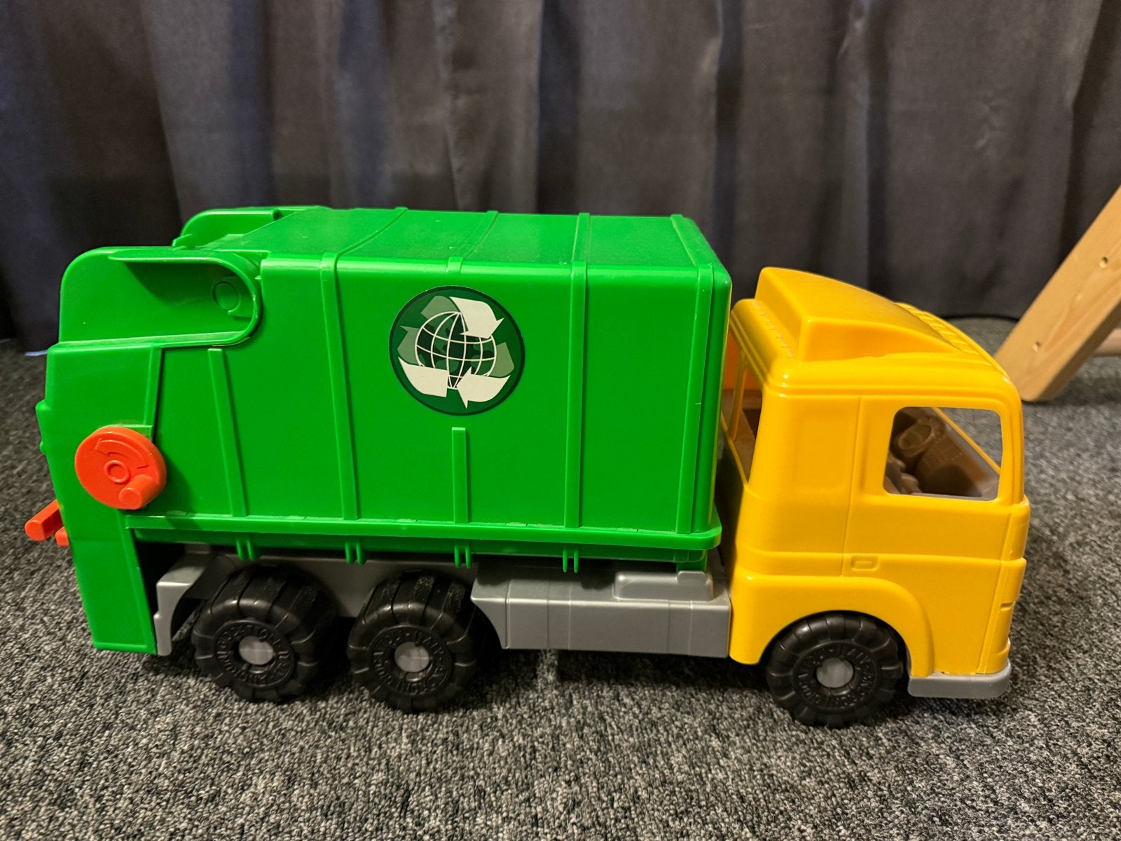 Grote speelgoed vuilniswagen met recycling symbool, Ophalen, Gebruikt