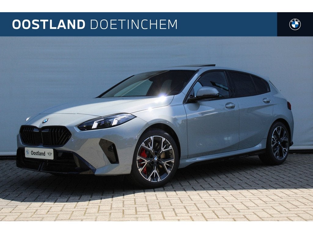 BMW 1 Serie 120 M Sport Automaat / Trekhaak / Achteruitrijca, Auto's, BMW, Zwart, 156 pk, Bedrijf, 3 cilinders