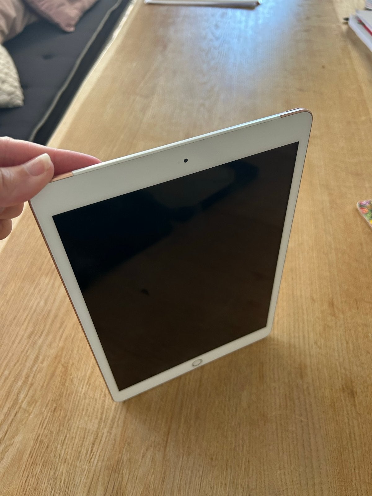 Foto 2 van Defecte iPad (Model A2198) - Voor onderdelen of reparatie